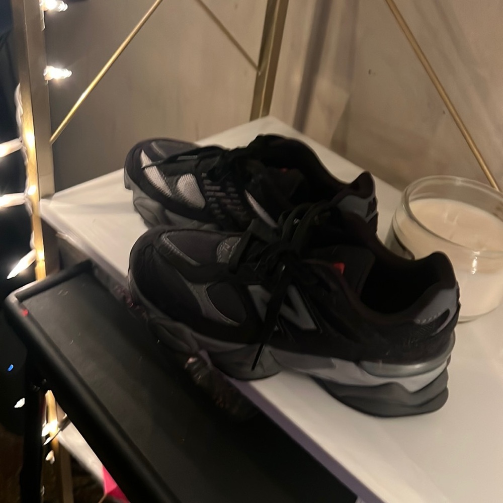 2.5 in kid’s size, brand new. My daughter never wears them